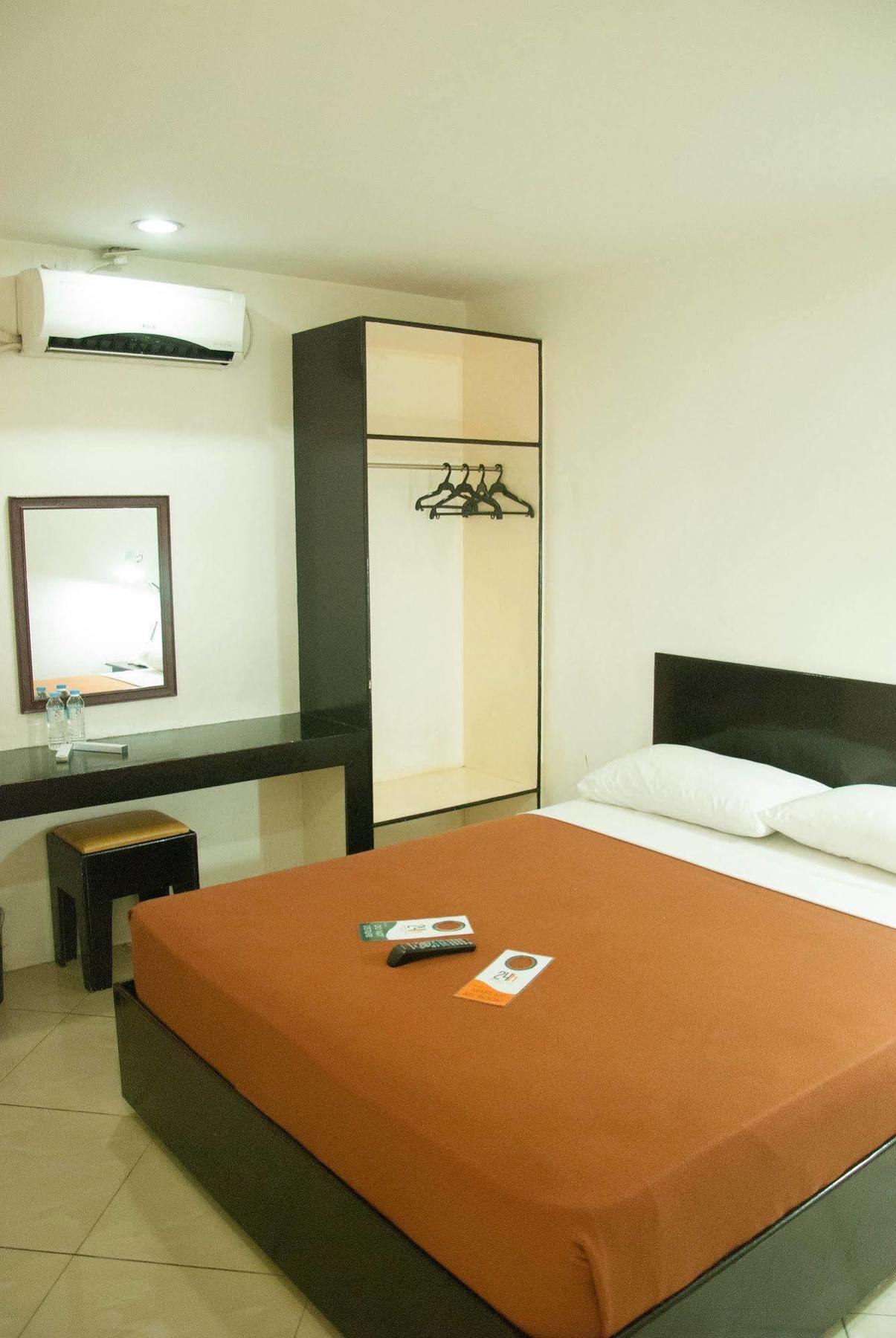 Zen Rooms Basic La Paz Makati City Екстер'єр фото