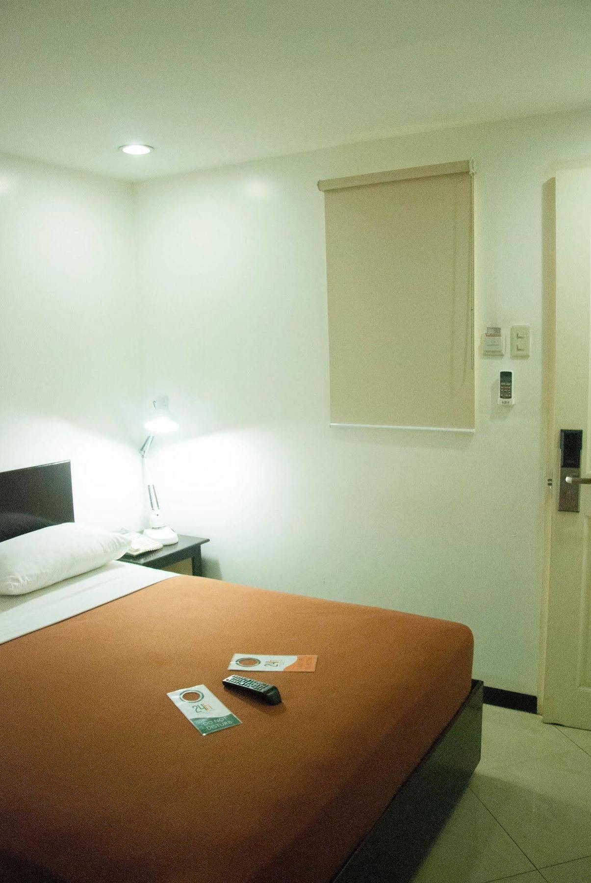 Zen Rooms Basic La Paz Makati City Екстер'єр фото
