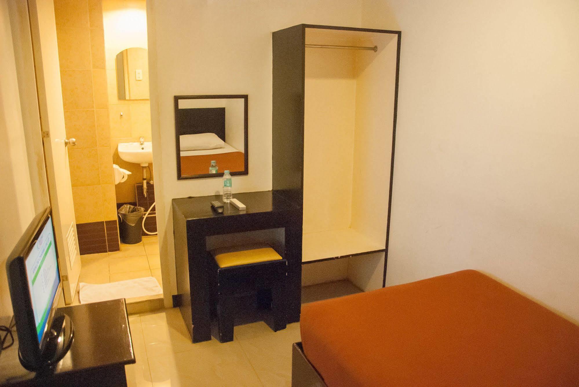Zen Rooms Basic La Paz Makati City Екстер'єр фото